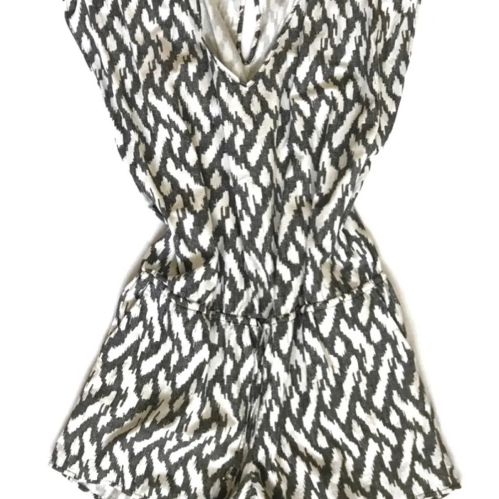 J. Crew Ikat vneck / pocketed Romper SZ XL NWT